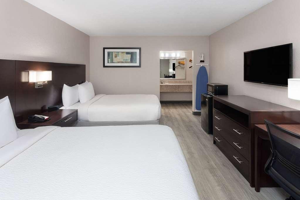 Days Inn By Wyndham Melbourne Room photo