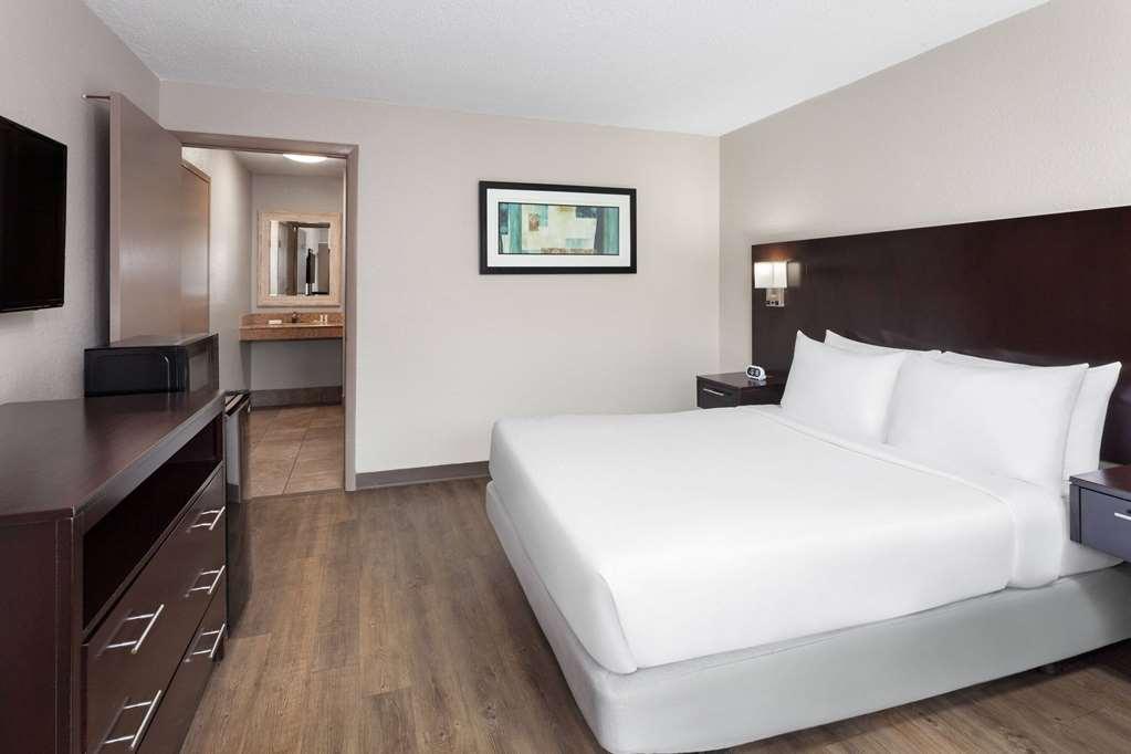 Days Inn By Wyndham Melbourne Room photo