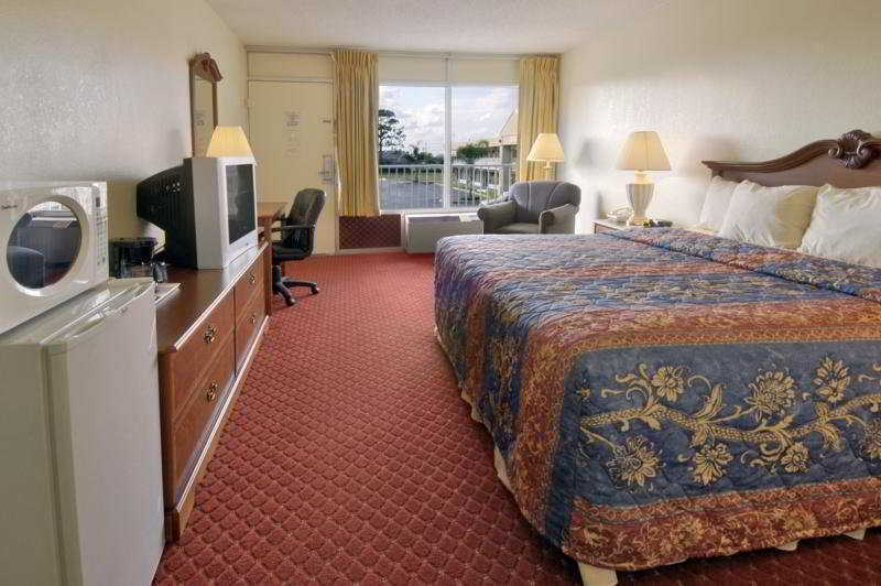 Days Inn By Wyndham Melbourne Exterior photo
